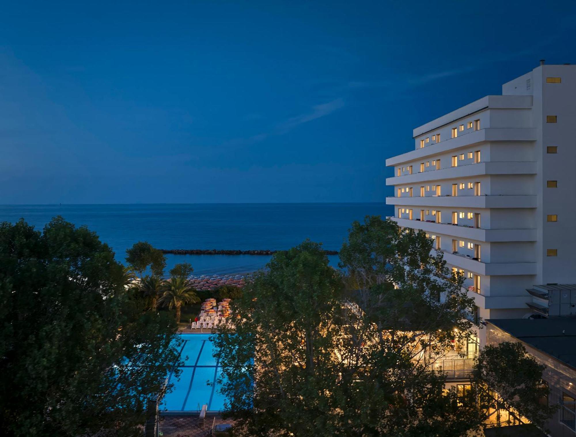 Serena Majestic Residence Montesilvano Marina 외부 사진